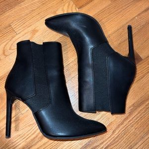 Steve Madden Bootie Size 9-Worn once